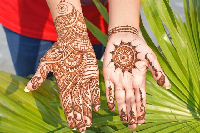Front Mehndi Design Easy and Beautiful